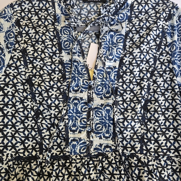 Kourt (NWT) Blue and Black Patterned Dress. Size M - Picture 3 of 10